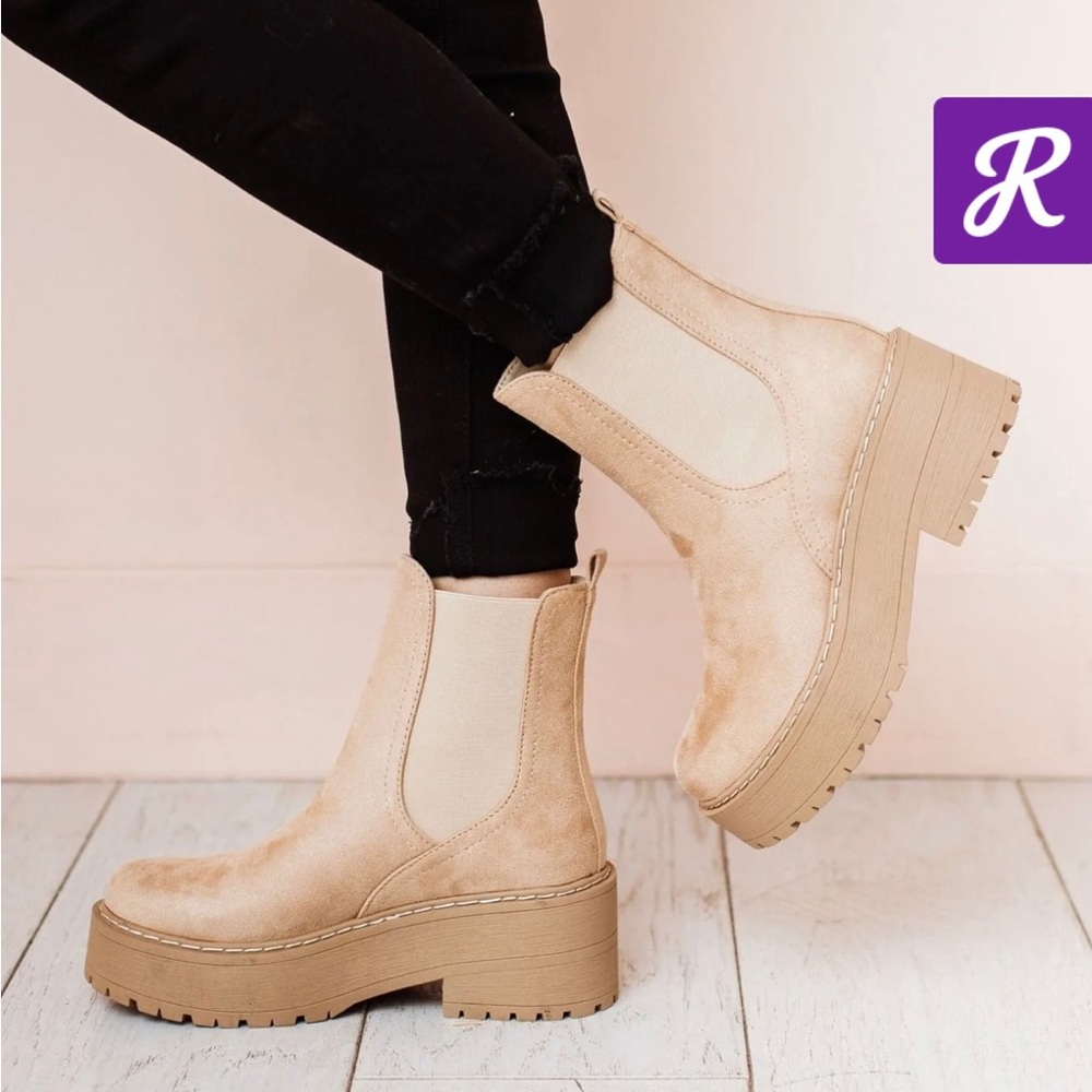 Soda lug sole Chelsea boots